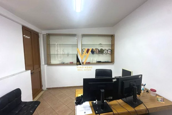 JEPET ZYRE 120 M2 ME QIRA TE ISH PARKU 80.000 LEKE