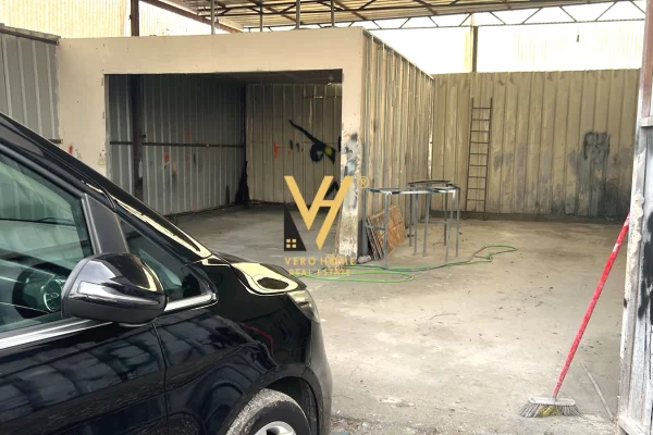 Business Property for Rent 4+1 in Tirana - 60,000 Leke