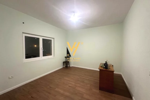 Shtepi me qera 5+1 ne Tirane - 110,000 Leke