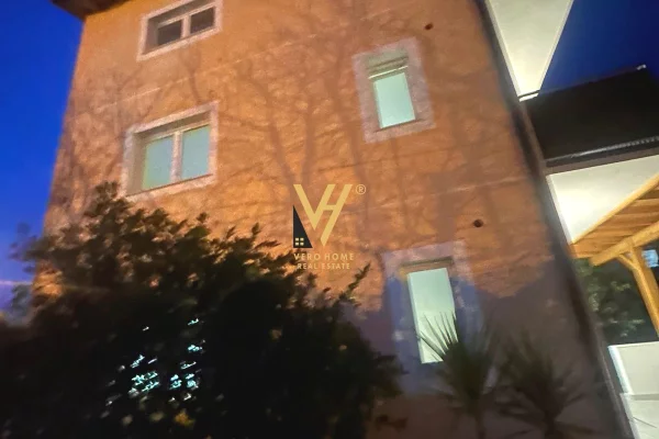 Shtepi me qera 5+1 ne Tirane - 110,000 Leke