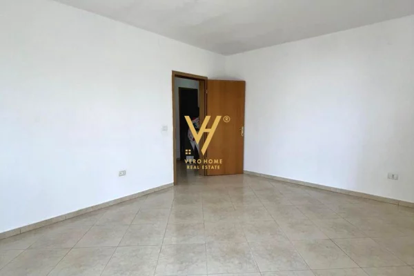 Shtepi ne shitje Apartament ne Tirane, 2+1, Mobilimi Bosh, pa mobiluar, Pagesa 350,000  Euro.