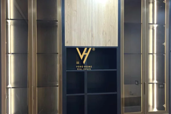 Ambient biznesi me qera 3+1 ne Tirane - 30,000 Leke