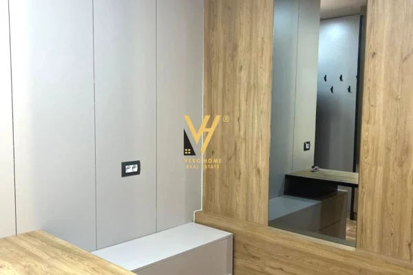 Ambient biznesi me qera 3+1 ne Tirane - 30,000 Leke