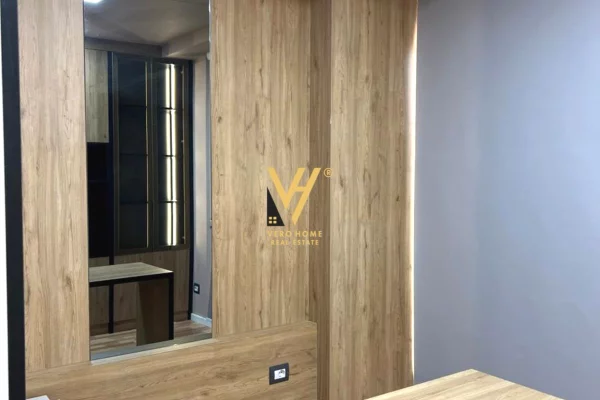 JEPET ZYRE 20 M2 ME QERA TE STACIONI I TRENIT 30.000 LEKE