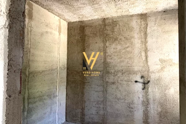 Luxury villas for sale in Tirana 5+1, Emty