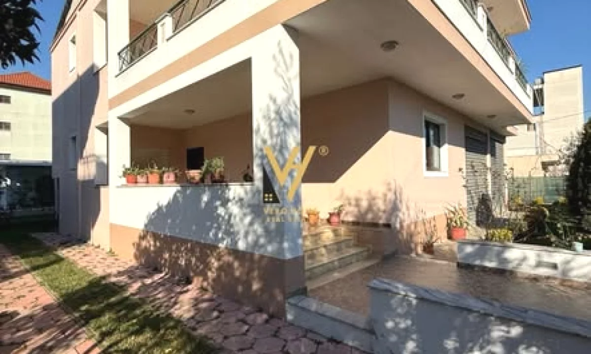 Shtepi me qera Vila Luksoze ne Tirane, 6+1, Mobilimi E mobiluar, Pagesa 90,000  Leke.