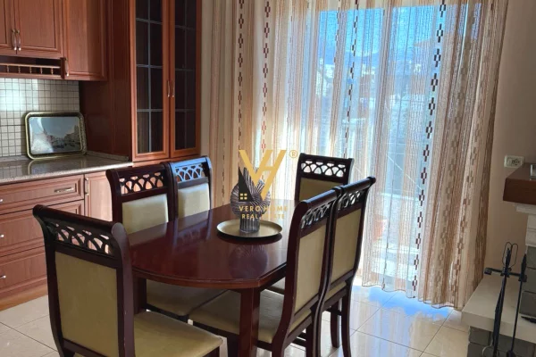 Shtepi me qera 6+1 ne Tirane - 90,000 Leke