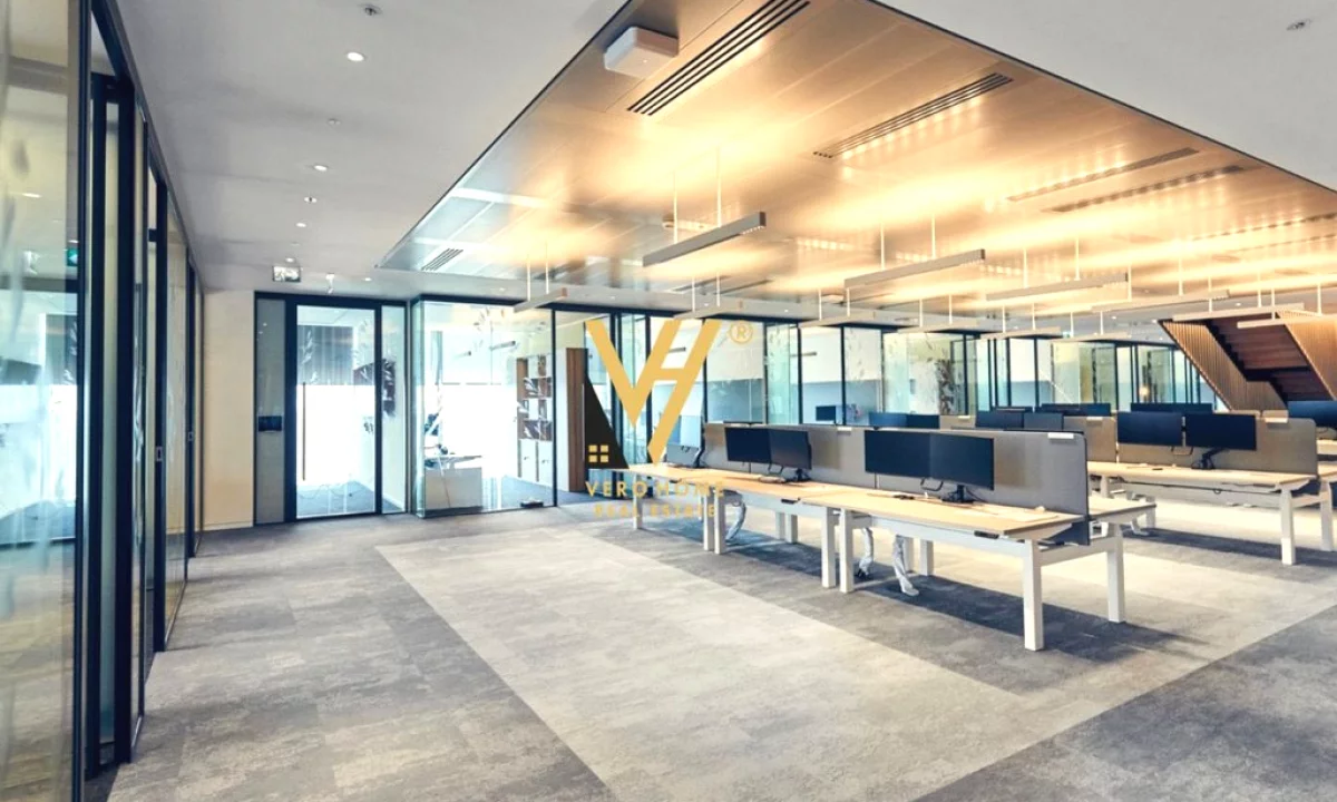 ZYRE 452 M2 ME QERA TE RRUGA HOXHA TAHSIM 5.000 EURO