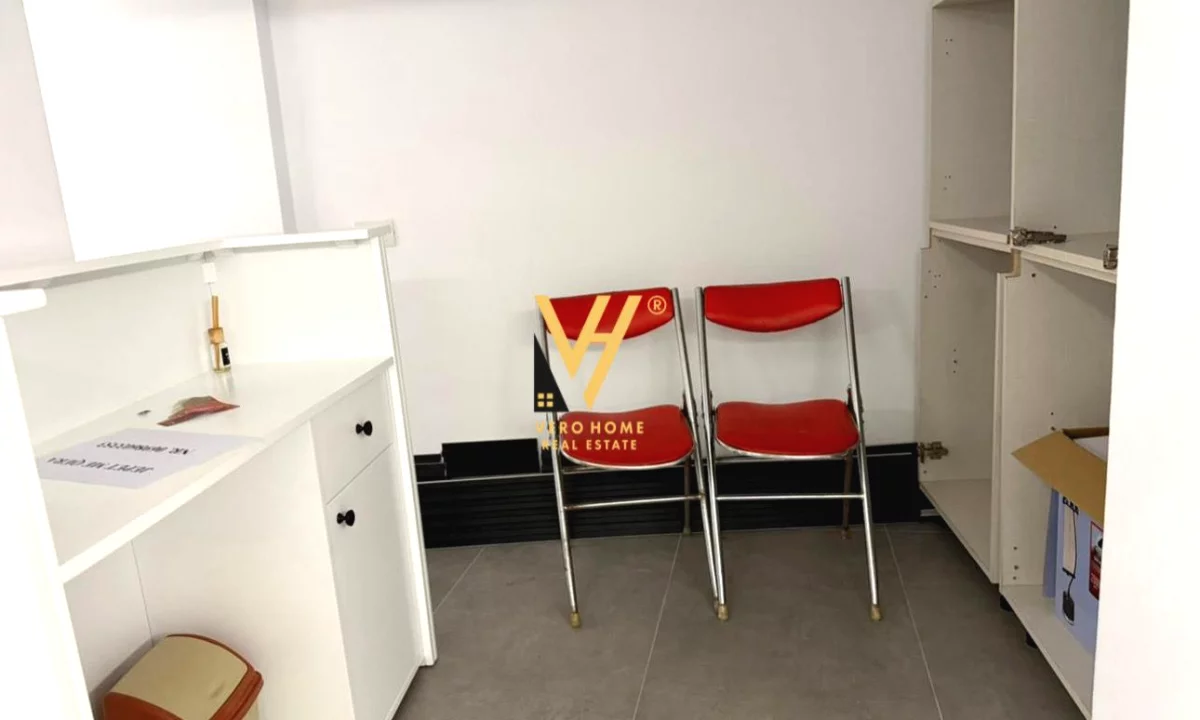 JEPET DYQAN 50M2 ME QERA TE ISH EKSPOZITA 50.000 LEKE