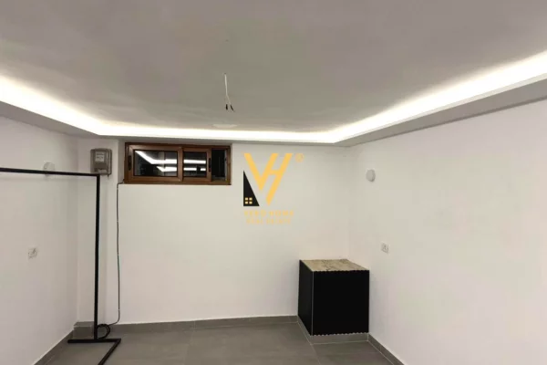 Ambient biznesi me qera 1+1 ne Tirane - 50,000 Leke