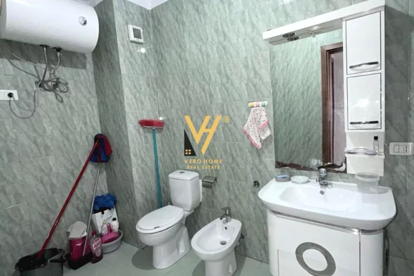 JEPET AMBIENT BIZNESI 78 M2 ME QERA TE ISH EKSPOZITA 50.000 LEKE