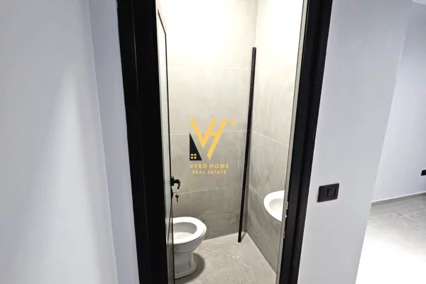 JEPET AMBIENT BIZNESI 24 M2 ME QIRA TE HIM KOLLI 50.000 LEKE