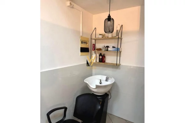 JEPET AMBIENT 16 M2 ME QERA TE 21 DHJETORI 300 EURO