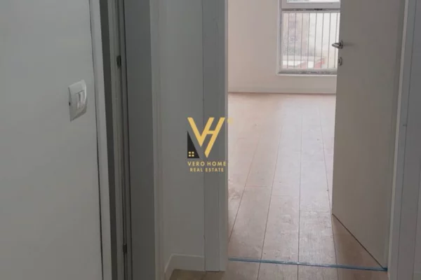 JEPET ZYRE 70 M2 ME QERA TE RRUGA E ELBASANIT 59.000 LEKE