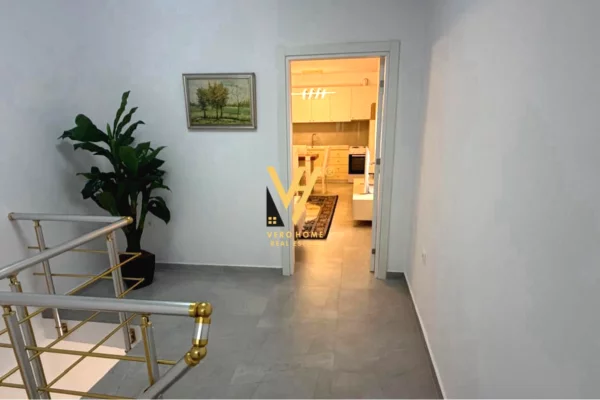 Shtepi me qera Shtepi Private ne Tirane, 2+1, Mobilimi E mobiluar, Pagesa 700  Euro.