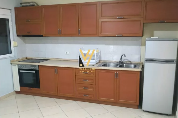 Ambient biznesi me qera 3+1 ne Tirane - 55,000 Leke