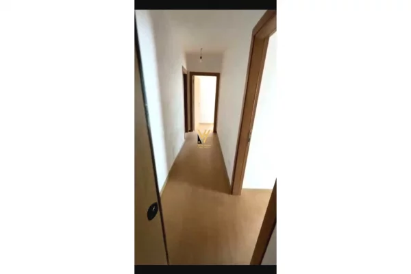 Business Property for Rent 3+1 in Tirana - 400 Euro