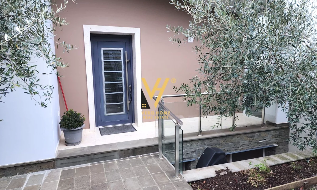 Shtepi me qera Vila Luksoze ne Tirane, 3+1, Mobilimi E mobiluar, Pagesa 2,000  Euro.