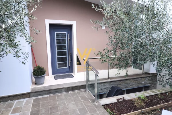 Shtepi me qera 3+1 ne Tirane - 2,000 Euro