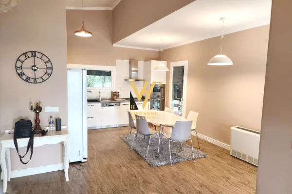 Shtepi me qera Vila Luksoze ne Tirane, 3+1, Mobilimi E mobiluar, Pagesa 2,000  Euro.