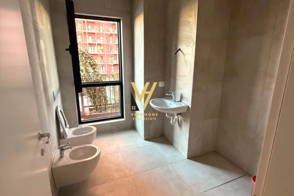 Business Property for Rent 3+1 in Tirana - 1,200 Euro