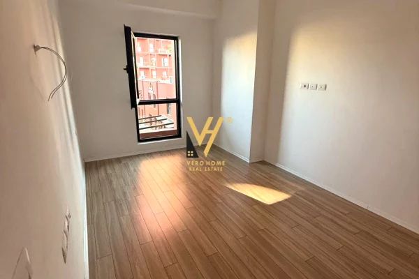 JEPET ZYRE 114 M2 ME QERA TE GARDEN BUILDING 1.200 EURO