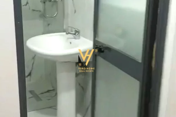 Shtepi me qera Apartament ne Tirane, 2+1, Mobilimi E mobiluar, Pagesa 50,000  Leke.