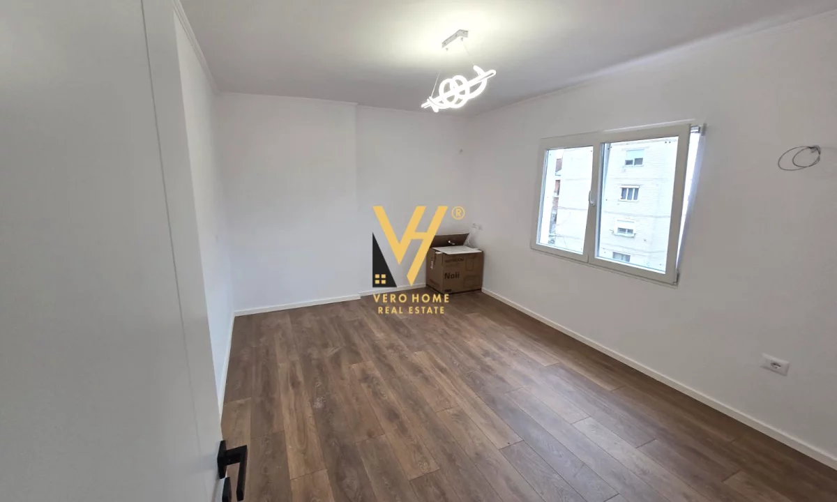 Shtepi ne shitje Apartament ne Tirane, 1+1, Mobilimi Bosh, pa mobiluar, Pagesa 10,800,000  Leke.