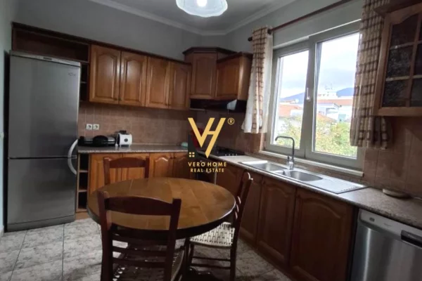 Shtepi me qera 3+1 ne Tirane - 900 Euro