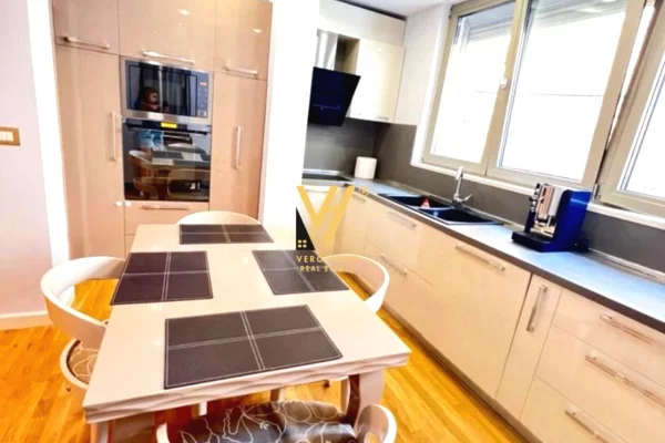 Shtepi me qera 2+1 ne Tirane - 1,200 Euro