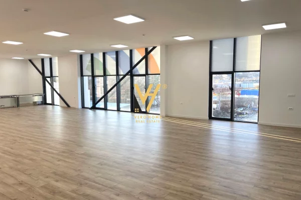 JEPET AMBIENT BIZNESI 200 M2 ME QERA TE TOP CHANEL,KASHAR 1.150 EURO