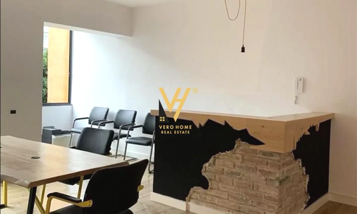 JEPET ZYRE 110 M2 ME QERA TE RRUGA E DURRESIT 90.000 LEKE