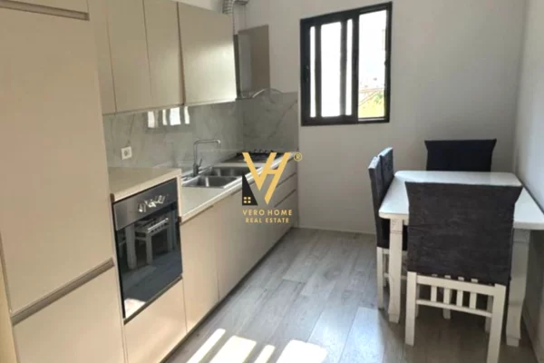Shtepi me qera 1+1 ne Tirane - 35,000 Leke