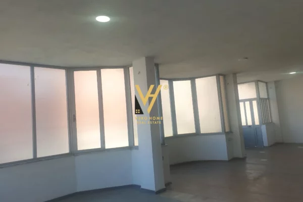 Ambient biznesi me qera 3+1 ne Tirane - 60,000 Leke