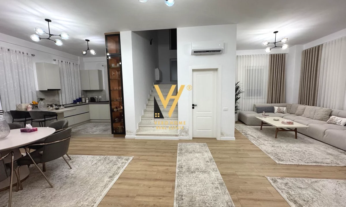 Shtepi me qera Vila Luksoze ne Tirane, 4+1, Mobilimi E mobiluar, Pagesa 2,500  Euro.