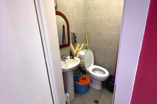 JEPET ZYRE 40 M2 ME QERA TE TOM DOSHI, SHKOZE 35.000 LEKE