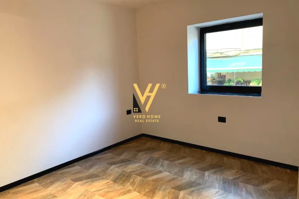 JEPET AMBIENT 85 M2 ME QERA TE STADIUMI DINAMO 100.000 LEKE