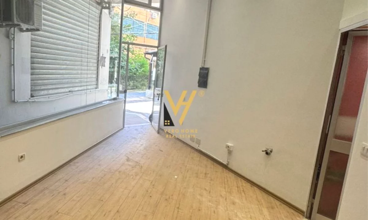 JEPET ZYRE 27 M2 ME QERA TE RRUGA E BARRIKADAVE 45.000 LEKE