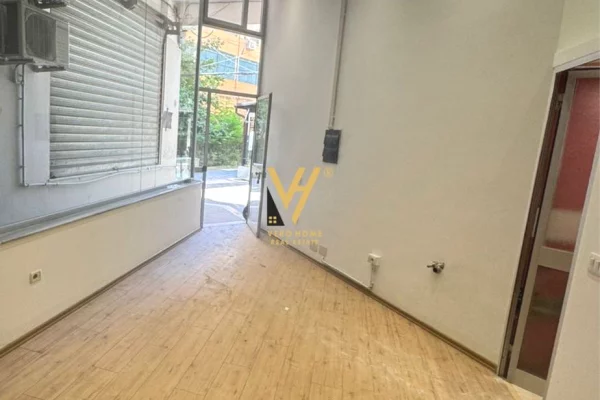 Ambient biznesi me qera 3+1 ne Tirane - 45,000 Leke