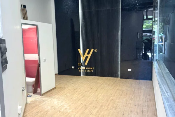 Ambient biznesi me qera 3+1 ne Tirane - 45,000 Leke