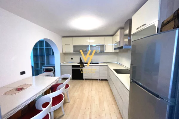 Shtepi ne shitje Apartament ne Tirane, 2+1, Mobilimi E mobiluar, Pagesa 197,000  Euro.