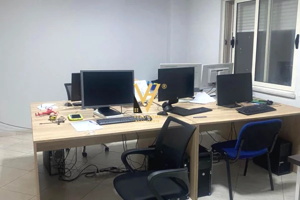 Ambient biznesi me qera 3+1 ne Tirane - 600 Euro