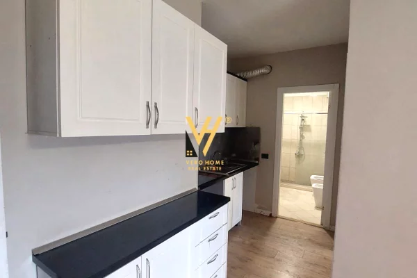 Ambient biznesi me qera 3+1 ne Tirane - 1,500 Euro