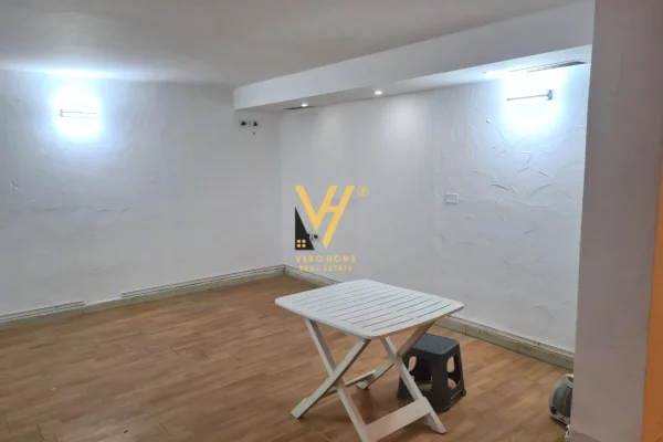 Ambient biznesi me qera 1+1 ne Tirane - 40,000 Leke