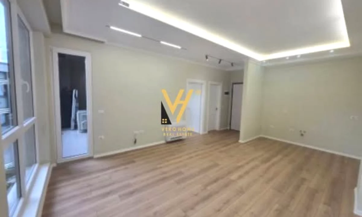 JEPET ZYRE 67 M2 ME QIRA TE KOMUNA E PARISIT 700 EURO