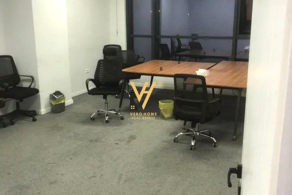 Ambient biznesi me qera 3+1 ne Tirane - 5,000 Euro