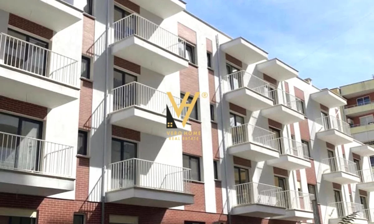 SHITET 3 POSTE PARKIMI NE PORCELAN 9.000.000 LEKE