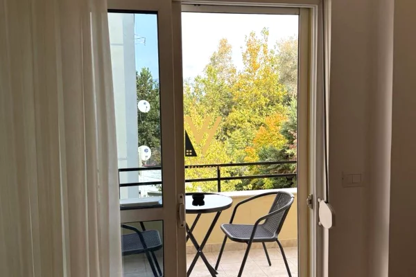 Shtepi me qera Apartament ne Tirane, 1+1, Mobilimi E mobiluar, Pagesa 1,000  Euro.