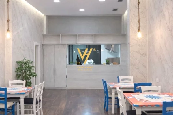 Ambient biznesi me qera 2+1 ne Tirane - 1,400 Euro