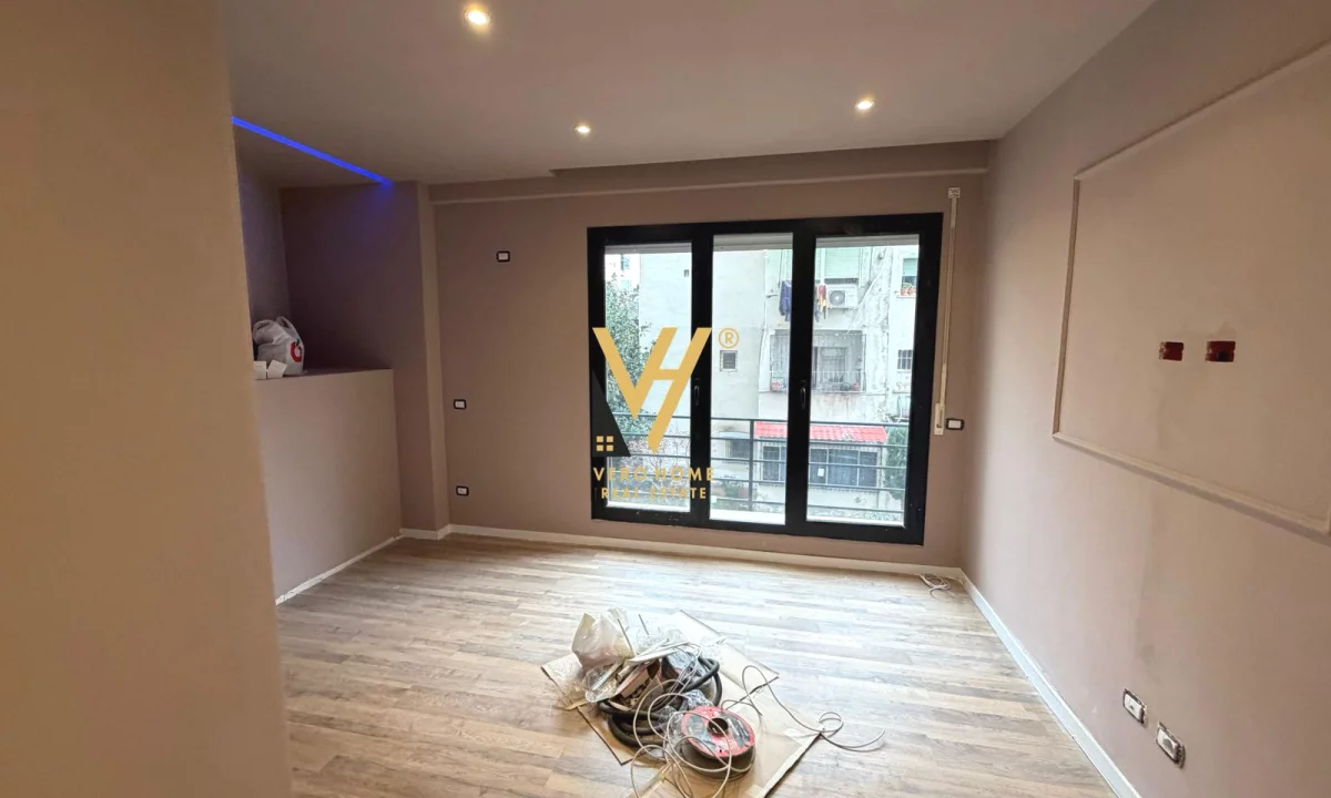 JEPET ZYRE 92 M2 ME QIRA TE STACIONI I TRENIT 1.000 EURO